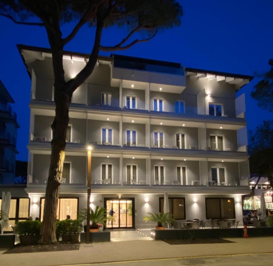 Hotel Balaton Riccione Esterno foto